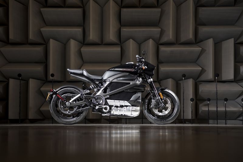 HARLEY-DAVIDSON ELEKTRIFIKUJE MOTOCYKLOVOU BUDOUCNOST S MODELEM LIVEWIRE™