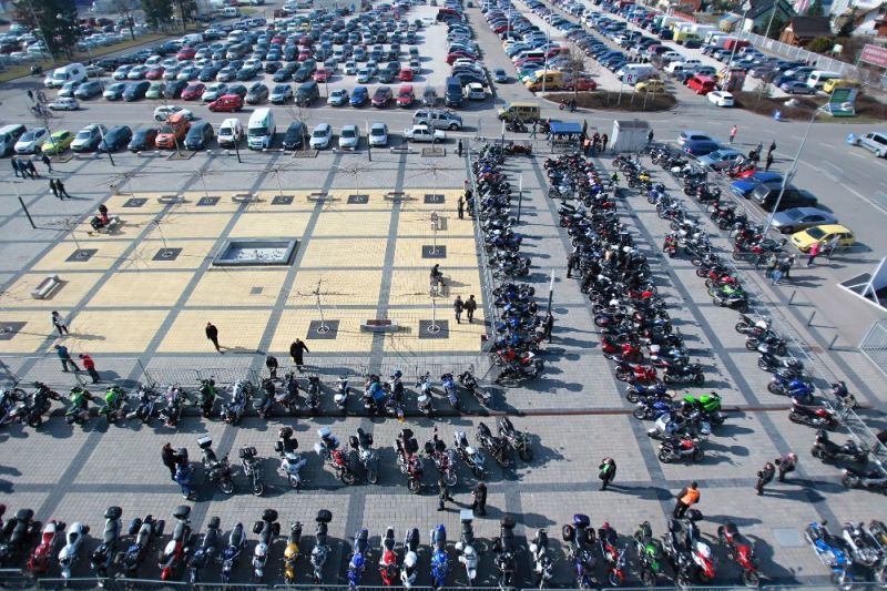 MOTOSALON LETOS S JUBILEJNÍ ANKETOU A NEJVĚTŠÍM POČTEM MOTOZNAČEK