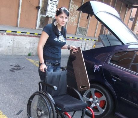 JANA KADEČKOVÁ A KOLEČKA NA CESTÁCH