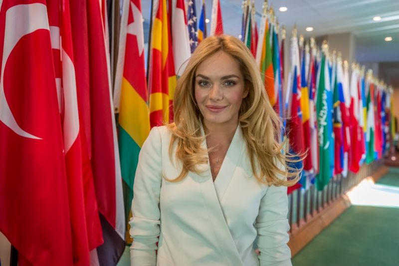 TAŤÁNA KUCHAŘOVÁ PROPAGOVALA SVOJI NADACI KRÁSA POMOCI V SÍDLE OSN V NEW YORKU!