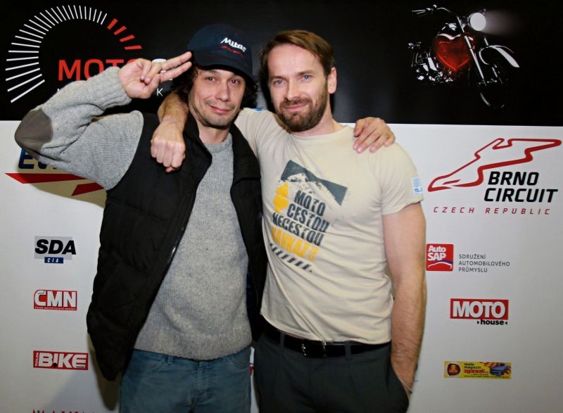 JAN RÉVAI: HOLKY NA MOTORCE JSOU SEXY