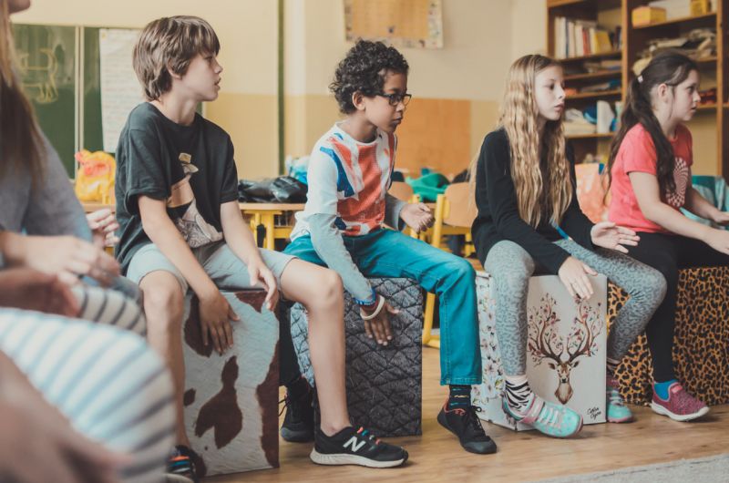 HRA, ZÁŽITKY I BUBNOVÁNÍ POMŮŽE S HYPERAKTIVITOU I PORUCHAMI SOUSTŘEDĚNÍ