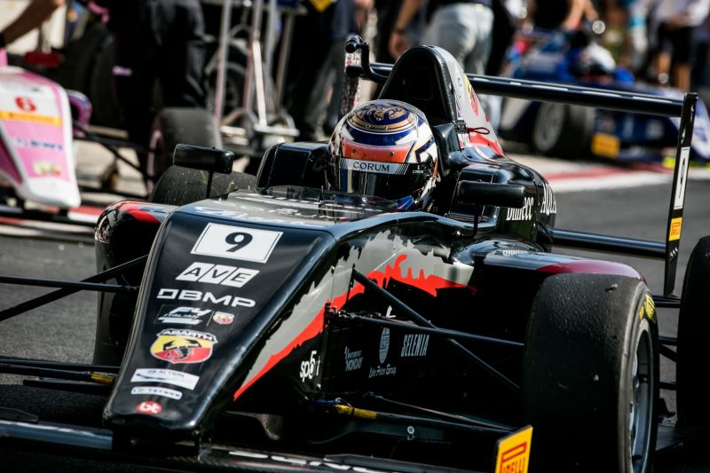 PARÁDNÍ SEZÓNA PETRA PTÁČKA JUNIORA OTEVÍRÁ CESTU DO F1!